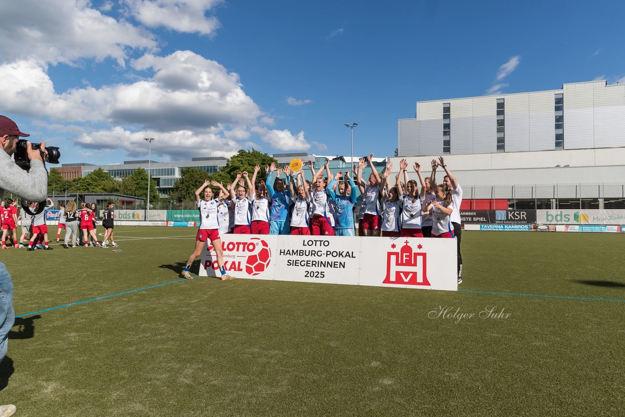 Bild 174 - wBJ Lotto Pokal Finale  Eimsbuetteler TV - Hamburger SV : Ergebnis: 0:3